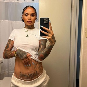  Kehlani's Sexy Abs & Cute Belly Button