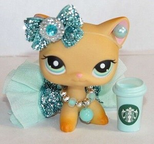  LPS cat with blue/turquoise outfit