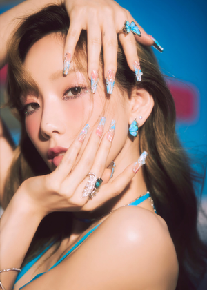  Taeyeon teaser picha for 'MR TAXI'