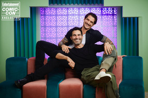  Tyler Posey and Tyler Hoechlin - Comic-Con Portrait sejak Entertainment Weekly - 2022