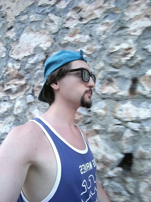 Blogger Xlson137 walks down the streets of Yalta
