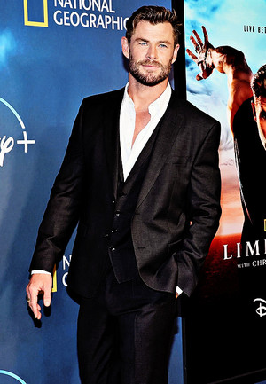  Chris Hemsworth attends the premiere of “Limitless With Chris Hemsworth” | November 15, 2022