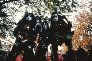  吻乐队（Kiss） ~Cadillac, Michigan...October 10, 1975 (Cadillac High)