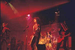  Ciuman ~ Comstock Park, Grand Rapids, Michigan...October 17, 1974 (Hotter than Hell Tour)