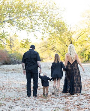  Michelle McCool, Mark Calaway and kids 💞