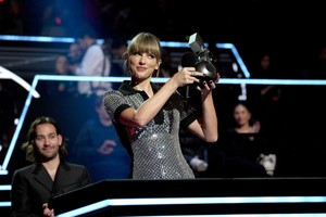  Taylor ~ MTV EMA's (2022)