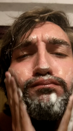  Xlson137 washes his dyed beard