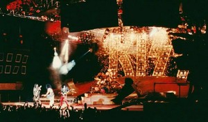  ciuman ~East Rutherford, New Jersey...December 20, 1987 (Crazy Nights Tour)