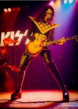  Ace ~Seattle, Washington...January 12, 1975 (Hotter Than Hell Tour)