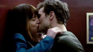  Christian and Ana baciare