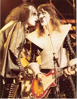  Gene and Ace (NYC) December 14,15,16, 1977 (Alive II Tour)