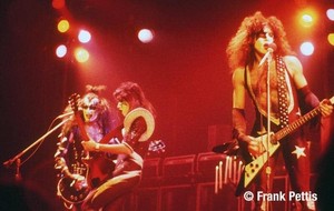  ciuman ~Detroit, Michigan...January 26, 1976 (Alive Tour - Cobo Hall)