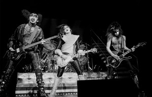  吻乐队（Kiss） (NYC) December 14,15,16, 1977 (Alive II Tour)