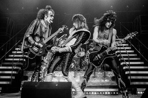  키스 (NYC) December 14,15,16, 1977 (Alive II Tour)