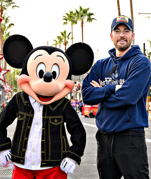  Mickey マウス and Chris Evans, celebrating the holidays together at Walt ディズニー World | 2022