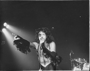  Paul ~Erie, Pennsylvania...January 24, 1976 (Alive Tour)