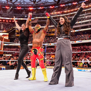  Rey Mysterio with Angie and Aalyah | Wrestlemania (Night 1) | April 1, 2023