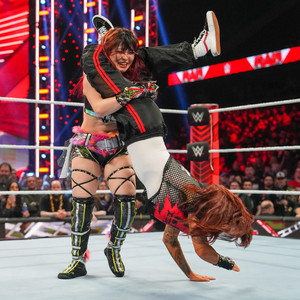 Dakota Kai and IYO SKY (with Bayley) vs Becky Lynch and Lita - Women's Tag Team Titles | Raw 