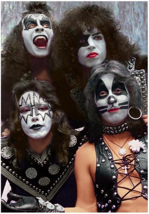  吻乐队（Kiss） (NYC) March 20, 1975 (Samuel Paley Plaza)
