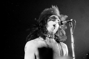  Paul ~Evansville, Indiana...December 8, 1974 (Hotter Than Hell Tour)