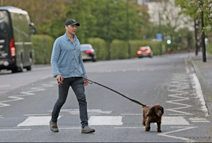  Tom Hiddleston and Bobby | Out and About in ロンドン | May 2023
