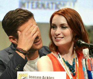  Jensen Ackles and Felicia 일 키스