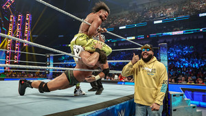  LA Knight vs Ashante "Thee" Adonis w/ bahagian, atas Dolla | Friday Night SmackDown | July 28, 2023