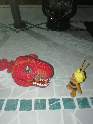  The T Rex nearly eats poor Willy