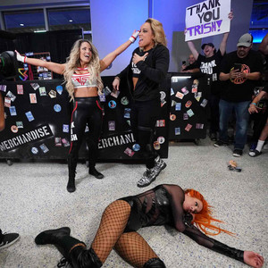  Trish Stratus with Zoey Stark vs Becky Lynch | Monday Night Raw | August 14, 2023