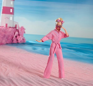  barbie 2023 - berwarna merah muda, merah muda Jumpsuit Doll