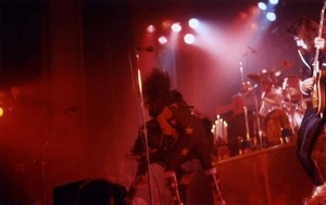  키스 ~Hempstead, Long Island, New York...August 23, 1975 (Hotter Than Hell Tour)