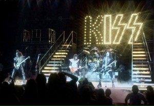  baciare ~Los Angeles, California...August 26, 1977 (Love Gun Tour)