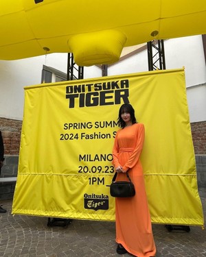  Momo at Otnisuka Tiger Fashion 表示する