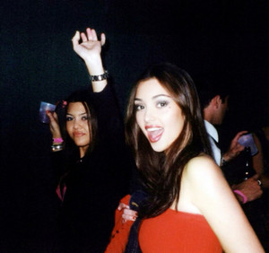  *.·:·.✧ ✦ ✧.·:·.* kourtney and kim at a stirpclub in the 90s