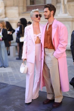  Andrew Гарфилд and Florence Pugh | Valentino Womenswear Spring/Summer 2024 Показать | Paris, France
