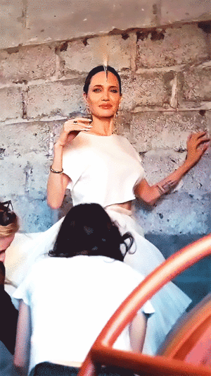  Angelina Jolie - Vogue Photoshoot