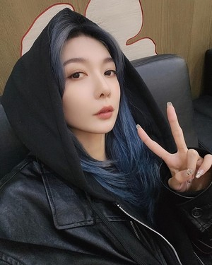 Dreamcatcher at Day6's Kiss the Radio