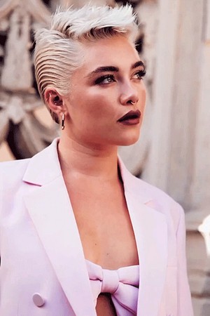  Florence Pugh | Valentino Womenswear Spring/Summer 2024 显示 in Paris, France | October 1, 2023