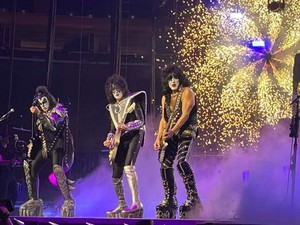  吻乐队（Kiss） (NYC) December 2, 2023 (End of the Road Tour) FINAL 显示