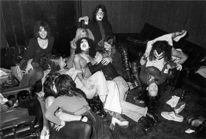  baciare ~Passaic, New Jersey...October 25, 1974 (Hotter Than Hell Tour)