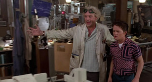  Michael J. cáo, fox as Marty McFly and Christopher Lloyd as Emmett "Doc" Brown in Back to the Future