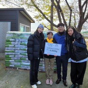  Seungyeon and Jeongyeon at Ansung Animal Shelter