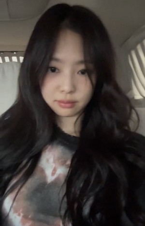  Jennie sings Capybara song on her weverse live!