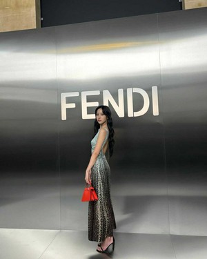  Mina at Fendi Haute Couture Fashion tunjuk
