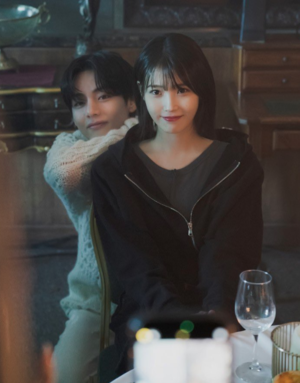  V with IU（アイユー） in "Love wins all" MV