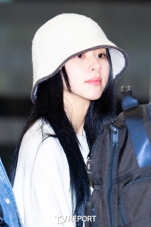  Chaeyoung at Gimpo airport heading to Tokyo