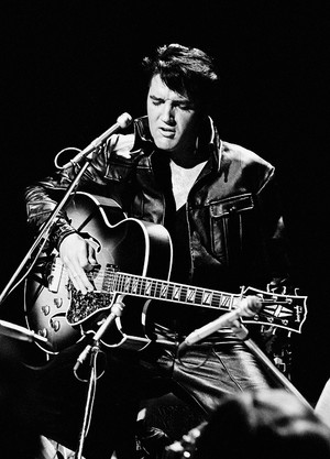  Elvis during his ‘68 Comeback Special on NBC | Photographs sa pamamagitan ng Gary Null