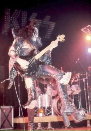  Gene ~St. Louis, Missouri...February 20, 1975 (Hotter Than Hell Tour)