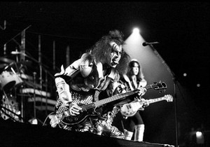  Gene ~Tokyo, Japan...April 1, 1977 (Alive II Tour)