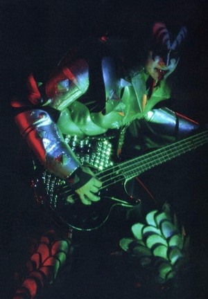  Gene ~Tokyo, Japan...April 1, 1977 (Alive II Tour)